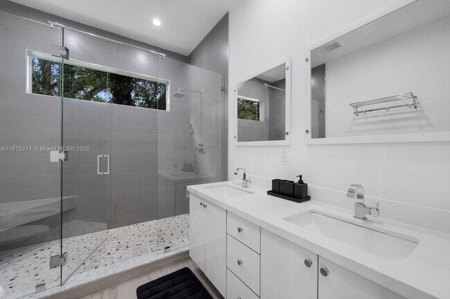 Building Photo - 5720 SW 24th St