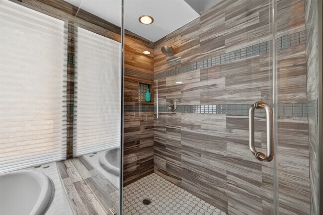 Building Photo - 5310 Holly View Dr