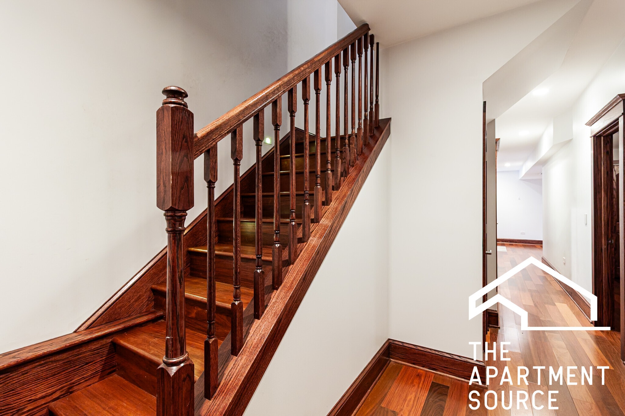 Building Photo - 1019 W Oakdale Ave