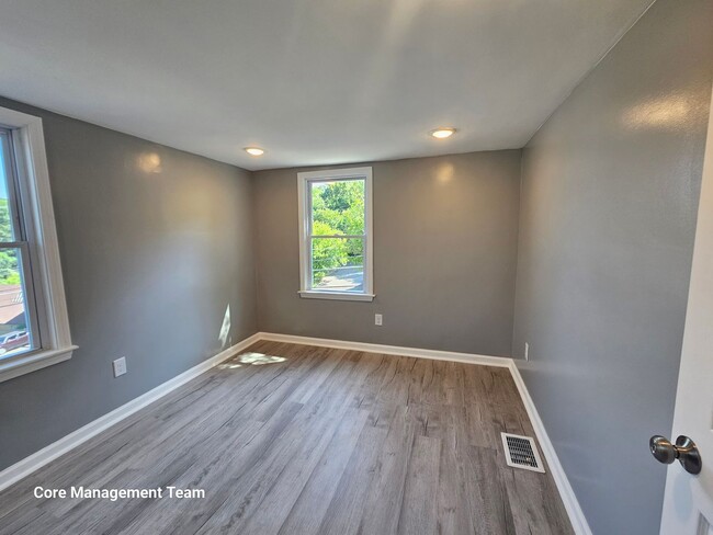 Building Photo - Fully Renovated 4 bedroom 1 bath home in B...