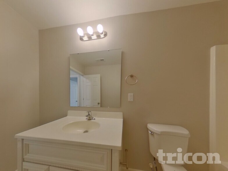 Building Photo - 1135 Blue Topaz Dr