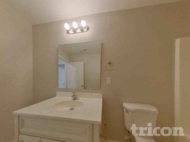 Building Photo - 1135 Blue Topaz Dr