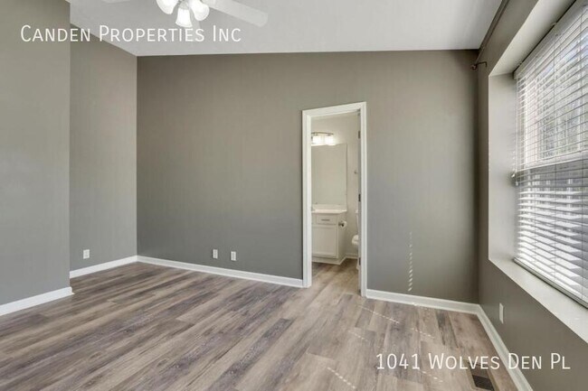 Building Photo - 1041 Wolves Den Pl