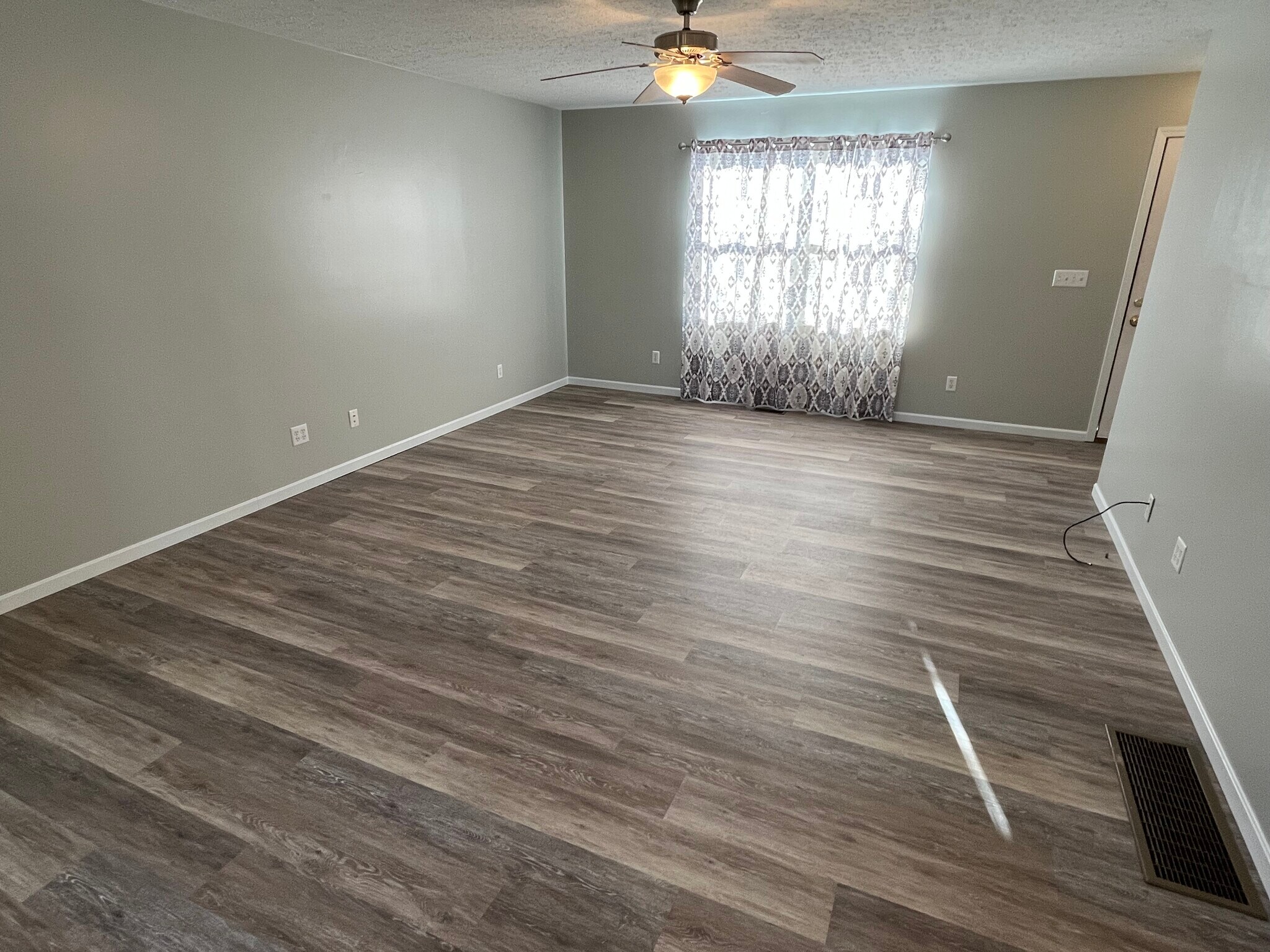 Building Photo - 3869 Ladd Ridge Rd