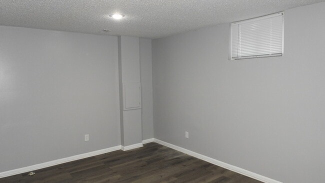 Building Photo - Welcome home to this spacious 3 bedrooms and 2 full baths duplex located on Orchard St in Pleasan...