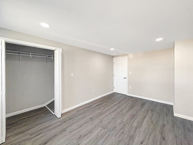 Building Photo - 4828 Beaufort Ave