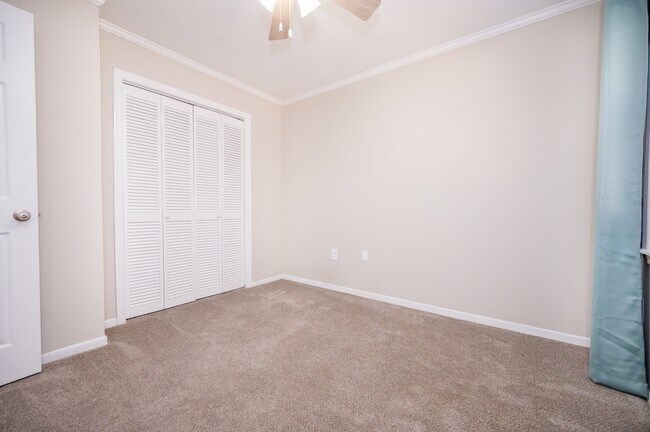 Building Photo - 415 Parkdale Dr