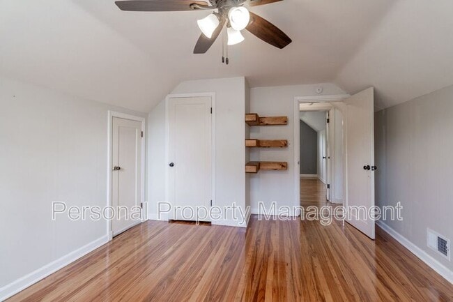 Building Photo - 4313 NE Valley View Ln