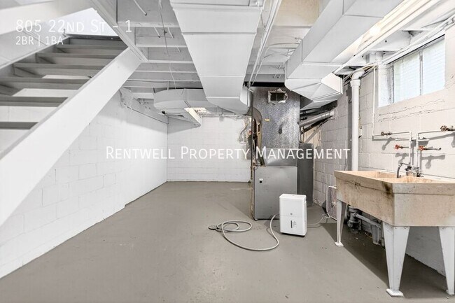 Building Photo - 805 22nd St