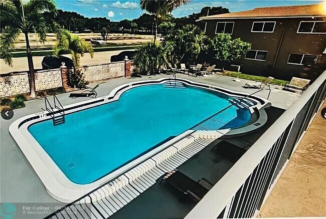 Building Photo - 3300 NE 10th Terrace