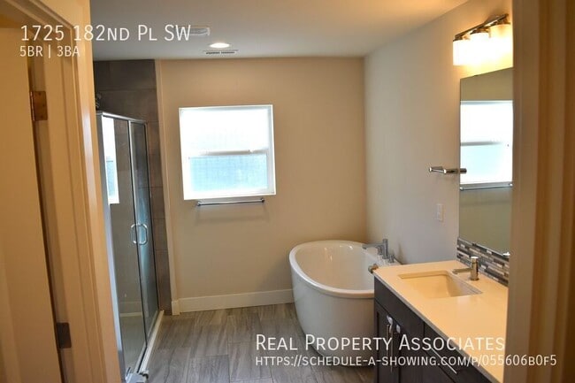 Building Photo - 1725 182nd Pl SW