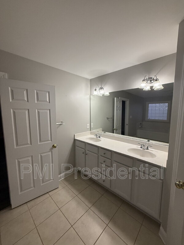 Building Photo - 14030 Wiley Cir