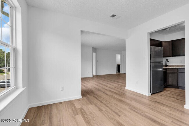 Building Photo - 56 Diane Dr