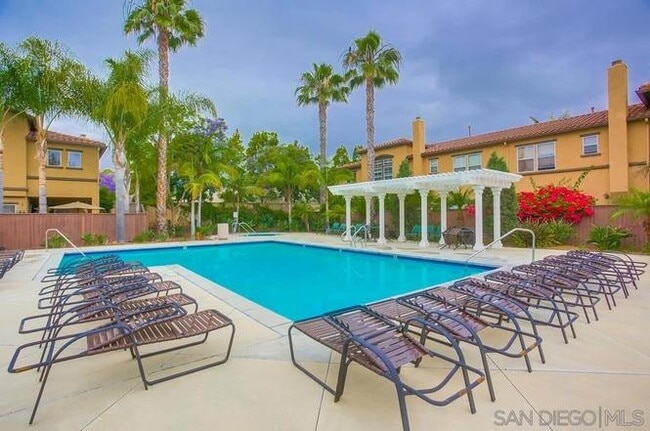 Building Photo - 634 Sumner Way