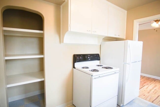 Building Photo - In the Heart of NW-Mid-Century 2Bdr Lives Like a Little House!