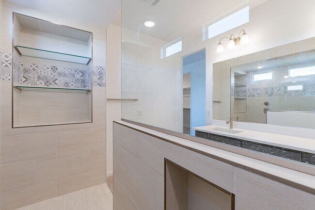 Building Photo - Pending/ Rented - New Mattamy Home!
