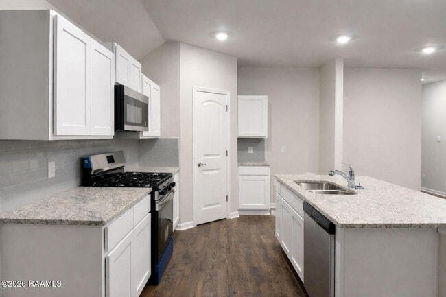 Building Photo - 234 Sidney Oaks Dr