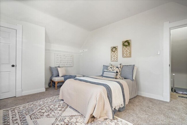 Building Photo - Spacious 4 Bedroom, 2 Bath Home with Detached 2-Car Garage!