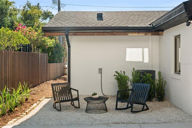 Building Photo - 870 Carver St