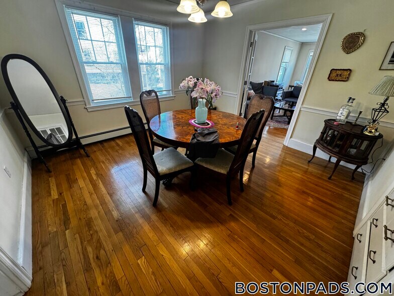 Building Photo - 100 Hillside St