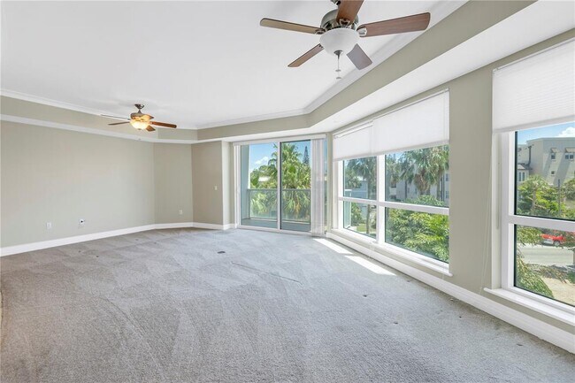 Building Photo - 400 Beach Dr NE