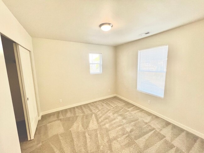 Building Photo - AVAILABLE NOW! 3BD 2.5 BATH TUMWATER LIVING