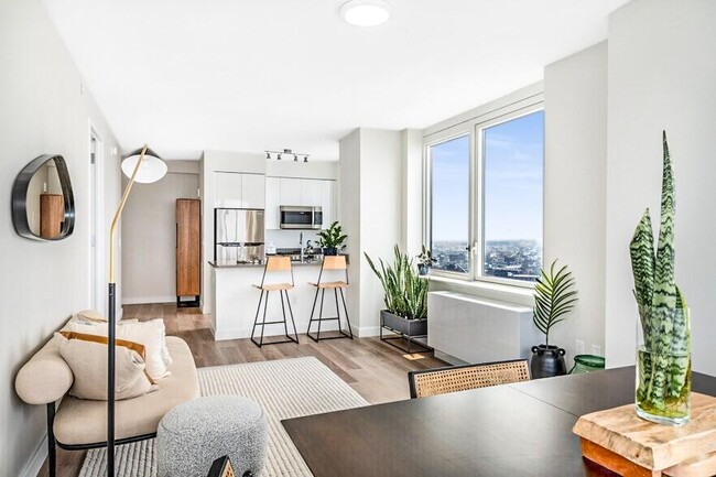 Building Photo - 2 bedroom in LONG ISLAND CITY NY 11109