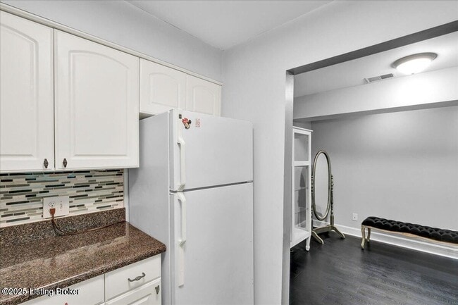 Building Photo - 44 Lake Ave