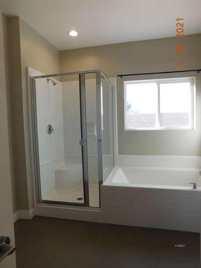 Building Photo - Beautiful 4 bed, 2.5 bath home AVAILABLE for RENT February 15th, 2026!