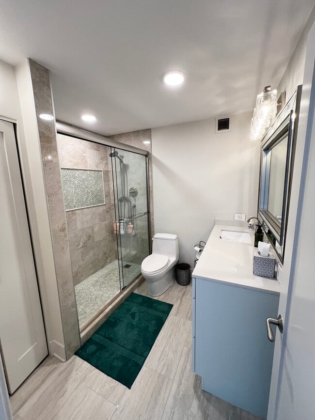 Building Photo - 2020 N Lincoln Park W