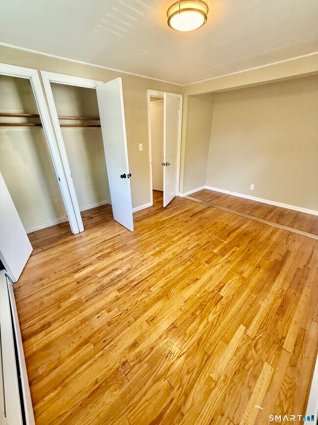 Building Photo - 44 Haddam St