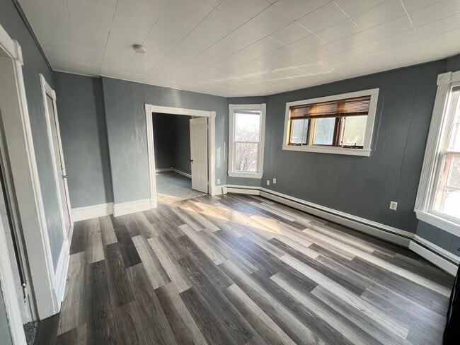 Building Photo - AVAILABLE JUNE - Billings Park Upper Duplex