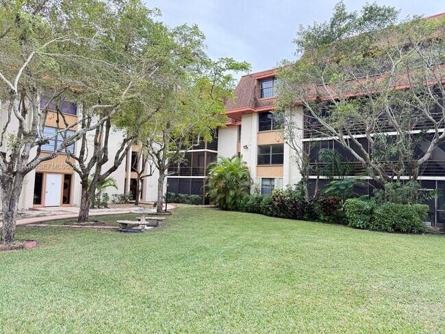 Building Photo - 671 NE 195th St