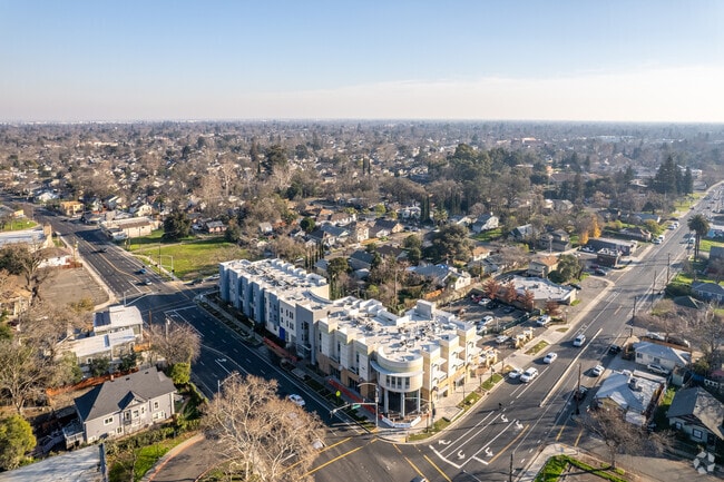 Building Photo - The Arbors at Oak Park
