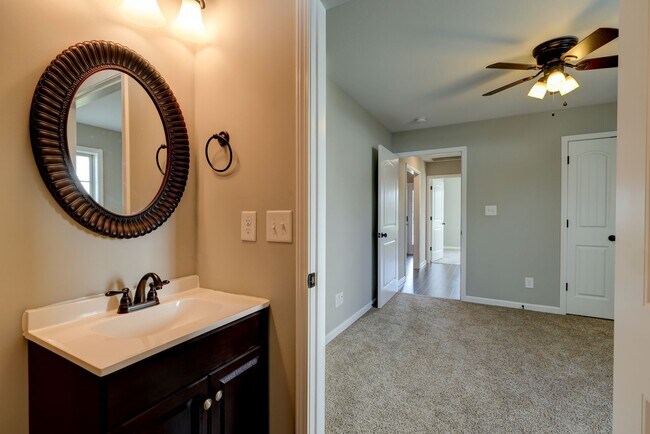 Building Photo - 1008 Meadowview Ln