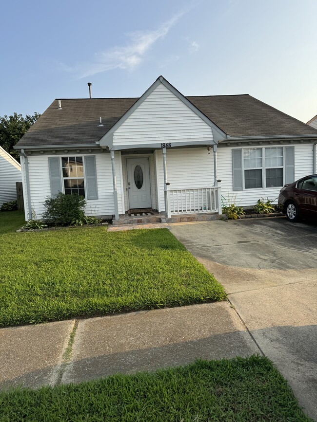 Building Photo - 1848 Gershwin Dr