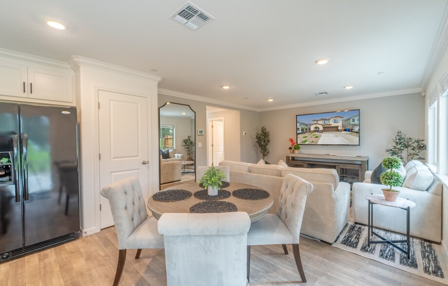 Kitchen - 438 Miwok Ln