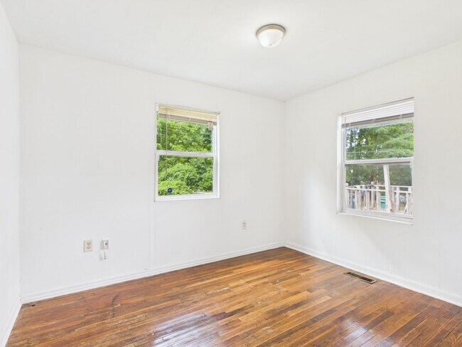 Building Photo - 622 Fayette Ave