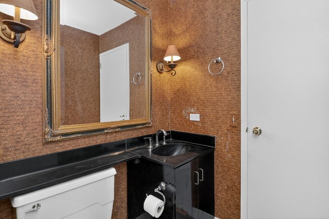 Building Photo - 2500 N Lakeview Ave