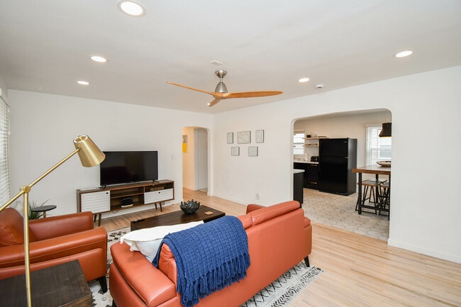 Building Photo - 2012 W 22nd St