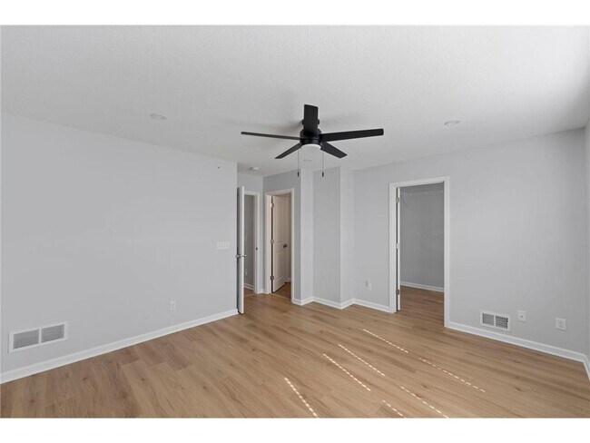 Building Photo - 8085 Central Park Way