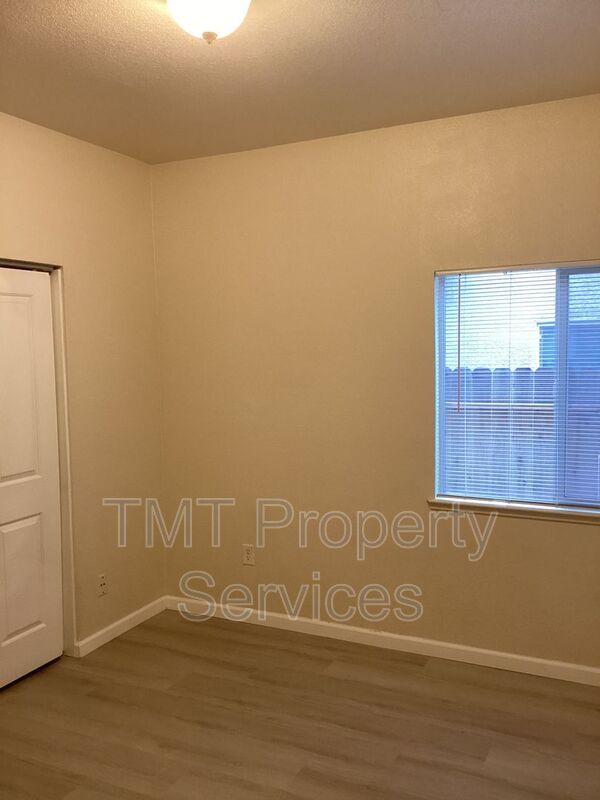 Building Photo - 10012 Mosaic Way