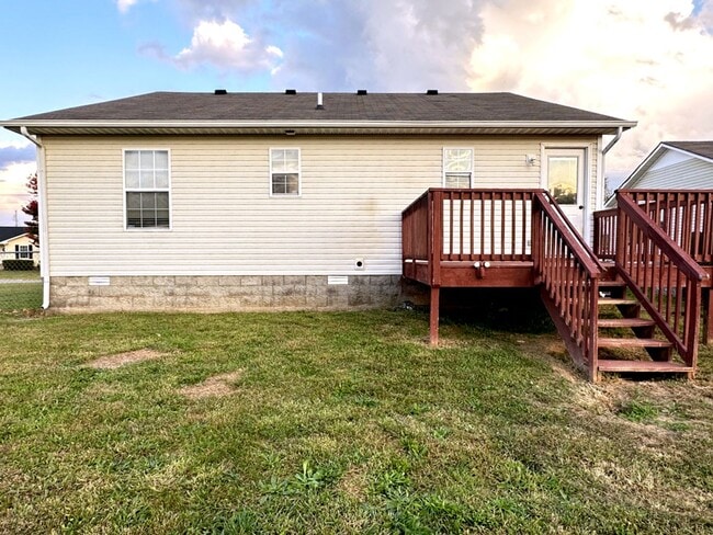 Building Photo - Single-Family in Oak Grove, KY--Deck and L...