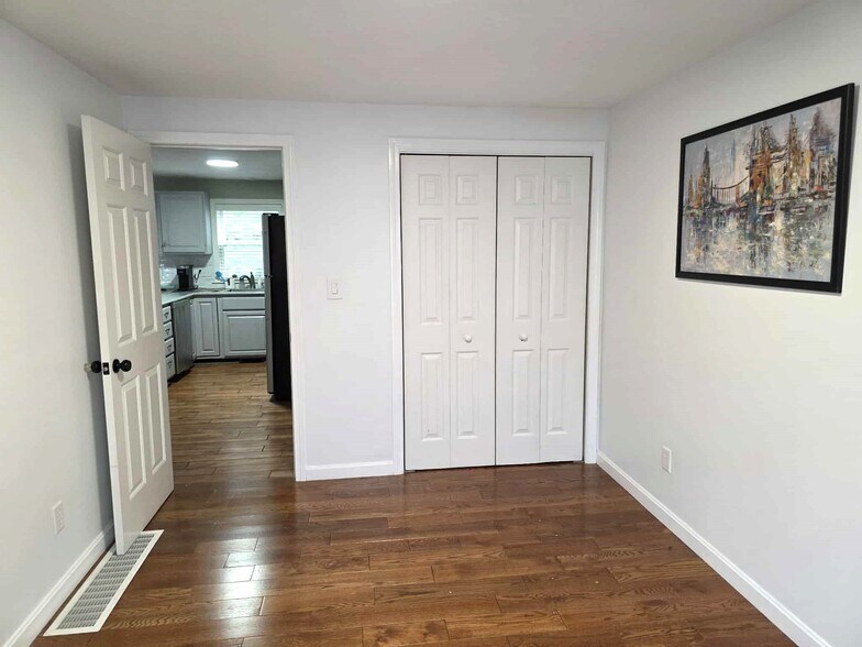 Building Photo - 68 Gatsby Dr