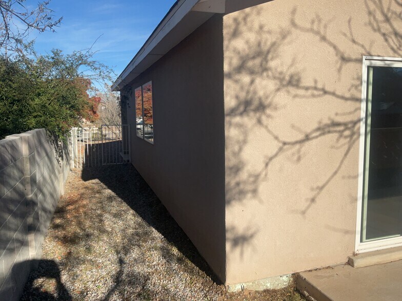 Building Photo - 3752 Rancher Loop NE