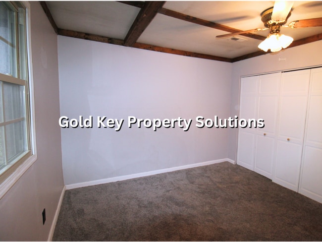 Building Photo - Spacious 4 BR 1 BA House with Central Air ...
