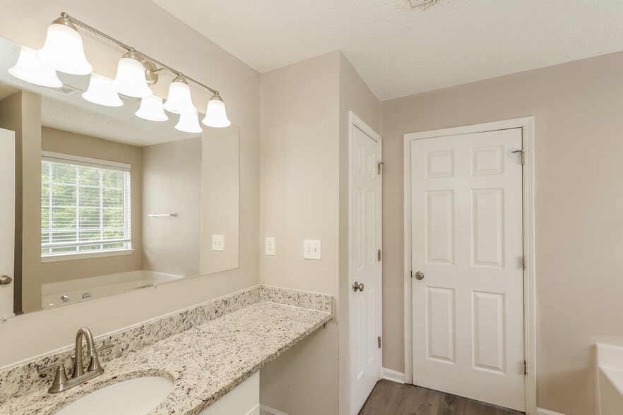 Building Photo - 714 Cherry Branch Cir