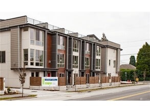 Building Photo - 3Bd/2.5Ba Seattle Townhome