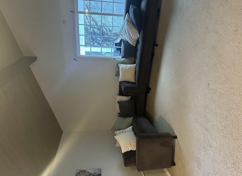 Building Photo - 1444 W 8th St