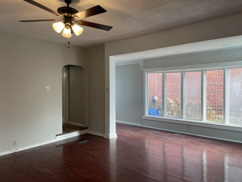 Building Photo - 494 Reinhard Ave